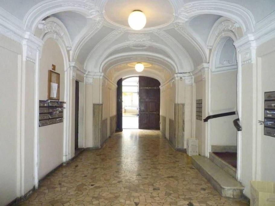 Elegante Appartamento In Centro. Torino Exterior foto