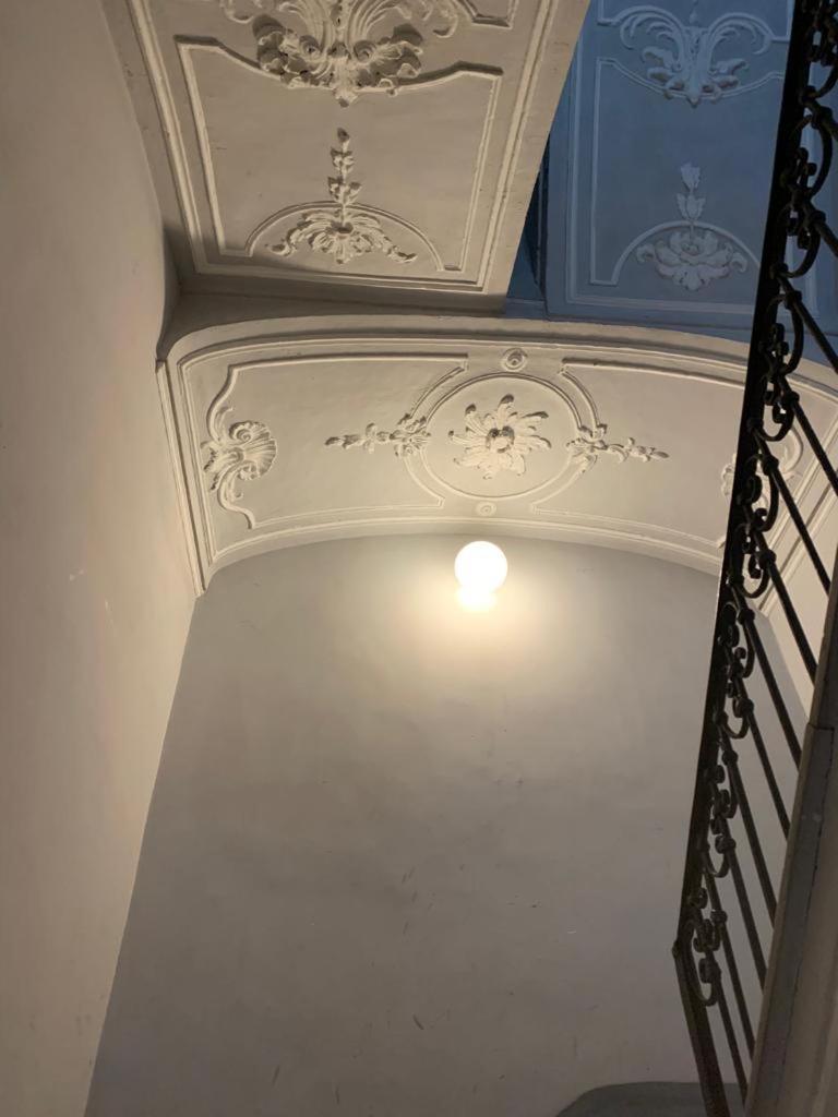 Elegante Appartamento In Centro. Torino Exterior foto